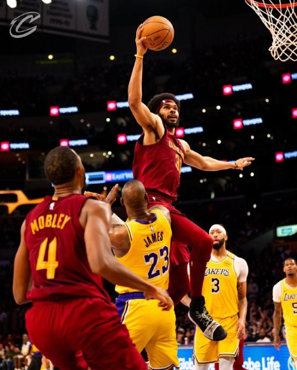 40岁詹姆斯23分阿伦27+14 骑士力克湖东谈主8连胜